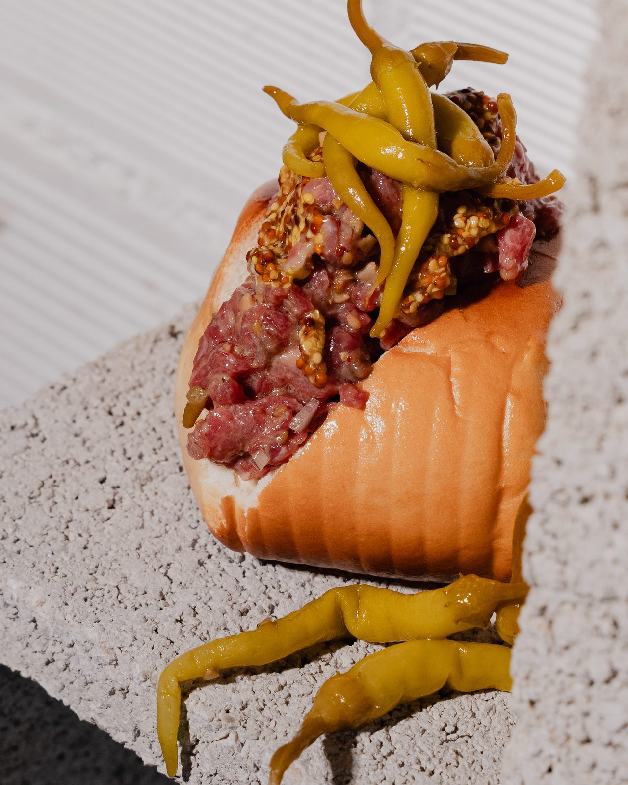 Mollete chino con tartar de vaca · KNAYA Raw & Fire